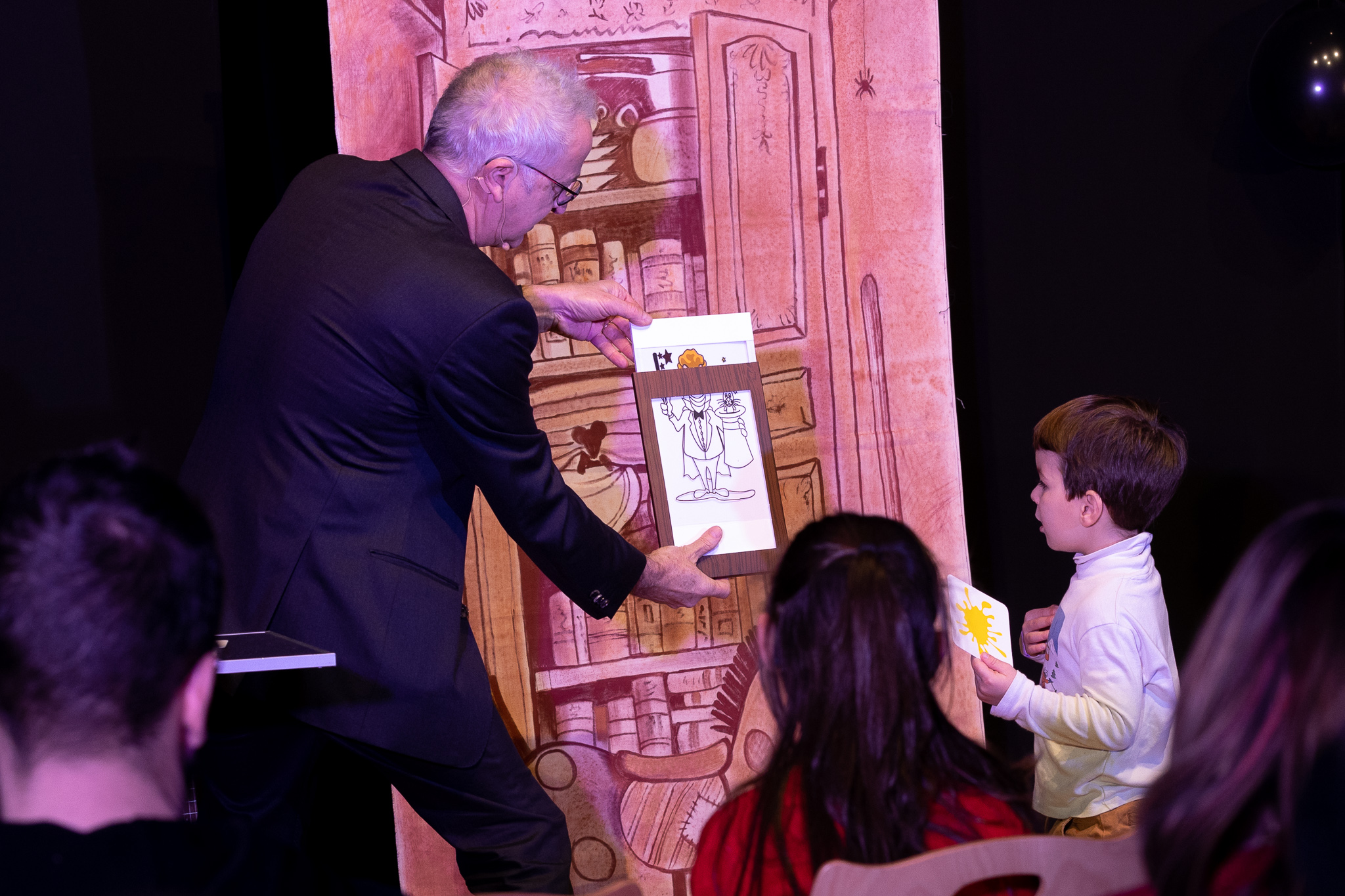man having the back of his head shaved